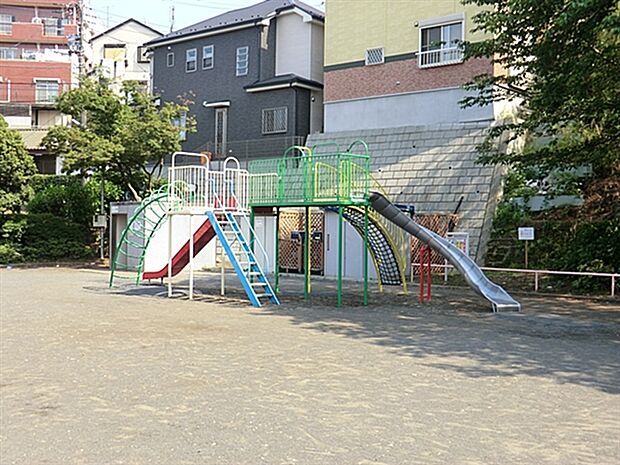 西戸部町二丁目公園(約740m)