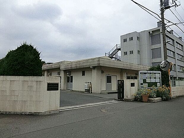 柏市立柏第二中学校（約1,643m）