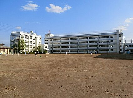 川口市立北中学校 1026m