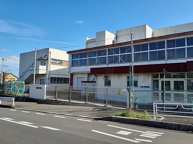 横浜市立上白根小学校(約1,028m)