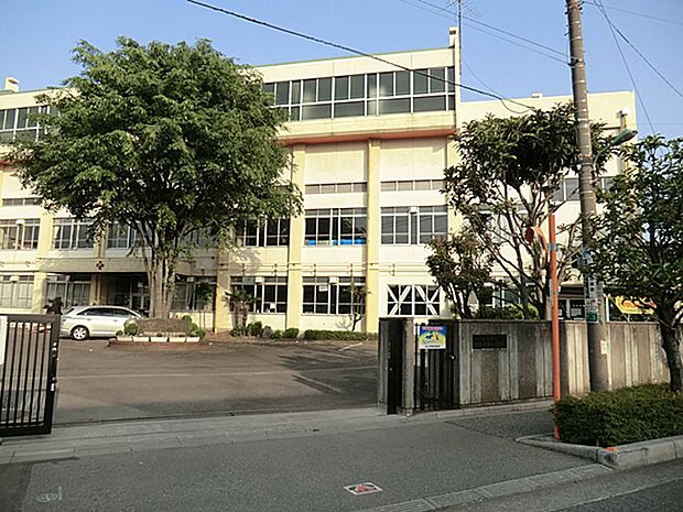 川口市立十二月田小学校(約668m)