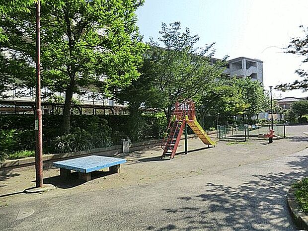 伊興三丁目公園(約1,001m)
