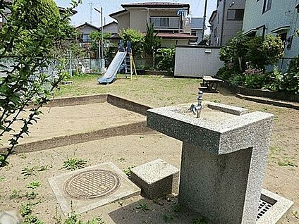 太田窪五丁目公園 320m