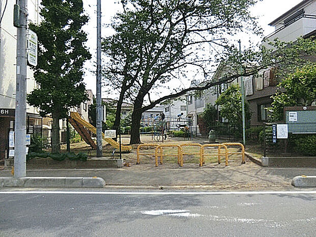 二本松公園(約392m)