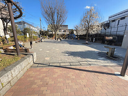 文京区立駕籠町公園 804m
