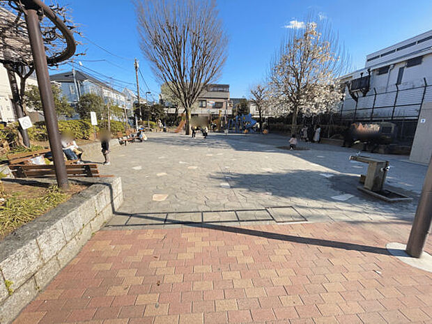 文京区立駕籠町公園(約804m)