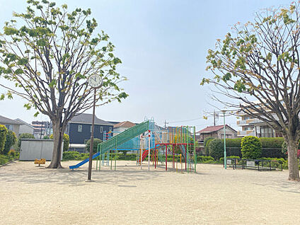 朝日三丁目公園 838m