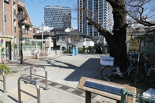 南池袋一丁目公園(約739m)