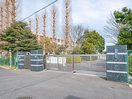 蕨市立第一中学校 394m