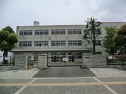 さいたま市立与野西中学校 1476m