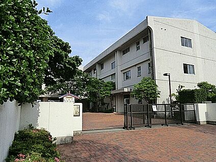 藤沢市立羽鳥中学校 712m