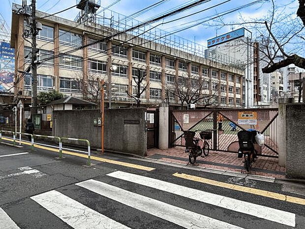 新宿区立戸塚第二小学校(約532m)