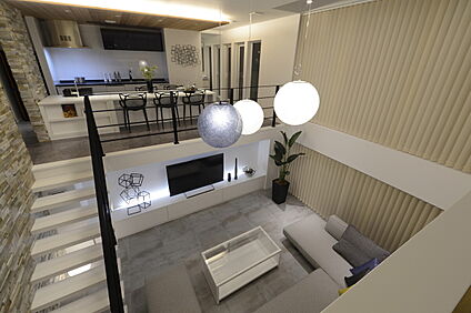 1階と2階の空間を繋げる吹き抜け