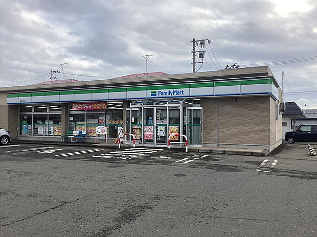 ファミリーマート紫波中央店（約400m）