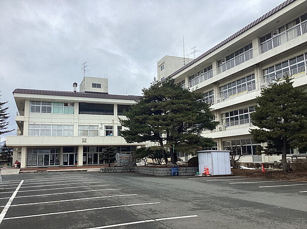 紫波第一中学校（約1,340m）