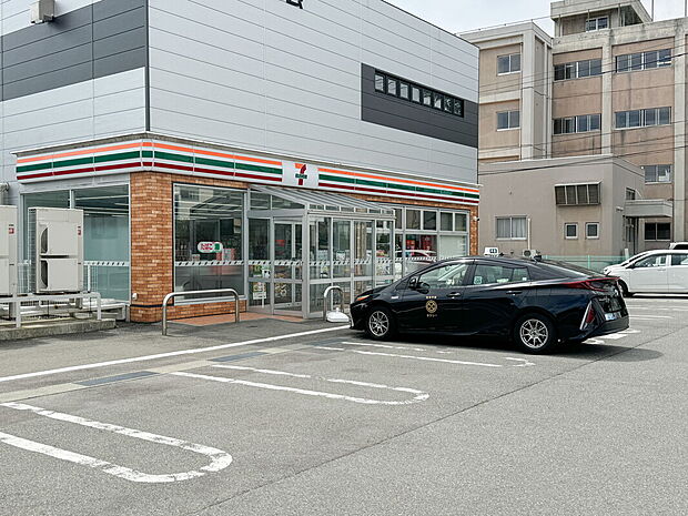 セブン-イレブン秋田南通宮田店(約300m)