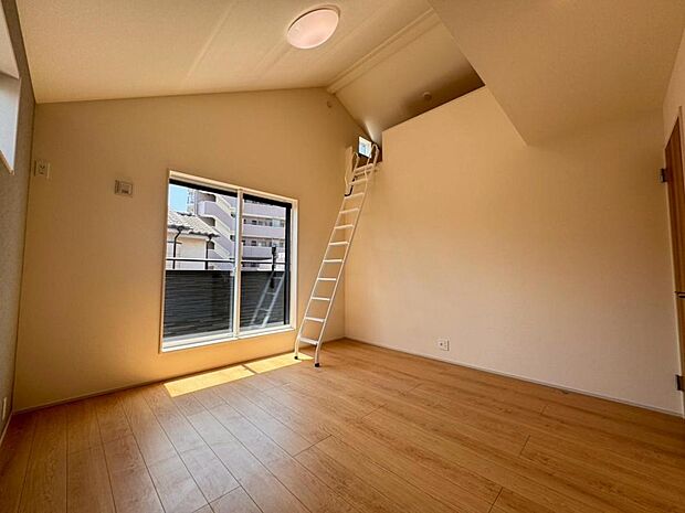 全室ゆとりある設計。お子様が大きくなっても手狭になることなくのびのびと生活頂けます。一人一人の個性溢れるお部屋創りを楽しんで頂けます。