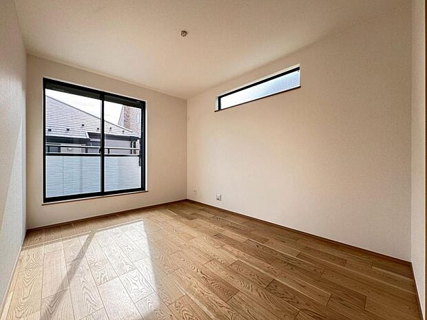 全室ゆとりある設計。お子様が大きくなっても手狭になることなくのびのびと生活頂けます。一人一人の個性溢れるお部屋創りを楽しんで頂けます。