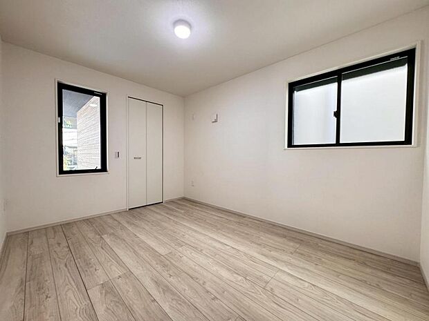 全室ゆとりある設計。お子様が大きくなっても手狭になることなくのびのびと生活頂けます。一人一人の個性溢れるお部屋創りを楽しんで頂けます。