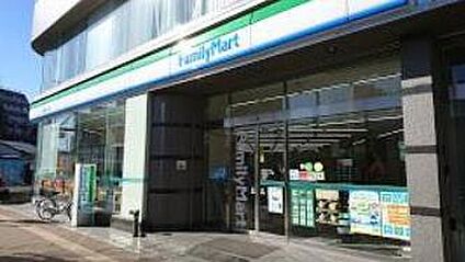 ファミリーマート 練馬高松一丁目店 521m