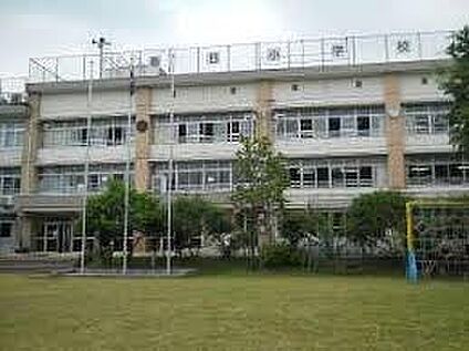 練馬区立春日小学校 358m