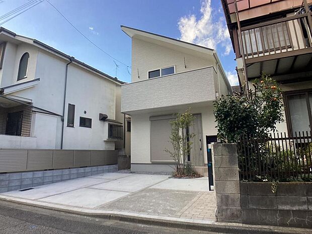 【外観】木造2階建て設計、3LDK+カースペース。暮らしを豊かにサポートする仕様設備や広々としたキッチンなど魅力が詰まったお住まいです。