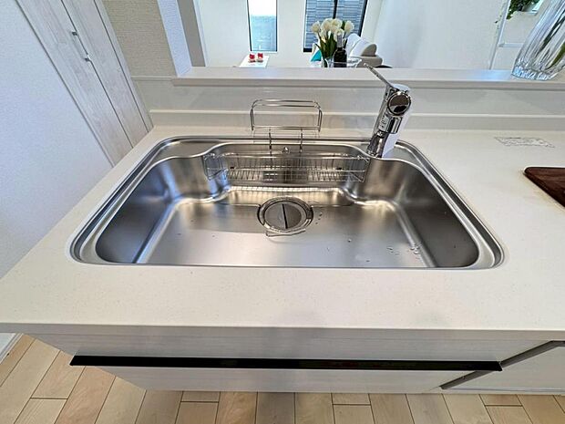 【浄水器一体型水栓】「浄水器一体型水栓」ですので、すぐに調理に使用できます。ミネラルウォーターを購入しなくて済むため人気を集めています。