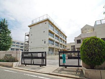 練馬区立貫井中学校 852m