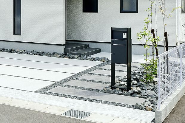 【宅配ポスト ヴィコDB 100 ポスト有り】留守中も荷物を受け取ることができて便利