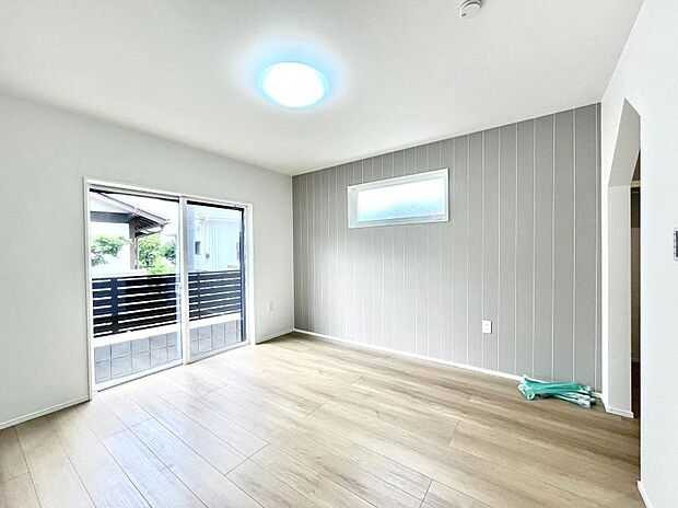 ◆1号棟◆~Bed Room~ 「今日も一日お疲れ様」とご夫婦でゆったりくつろげる寝室。毎日の家事やお仕事に疲れた日はフカフカのベットで癒されてください。本棚をおいても快適な広さが自慢♪