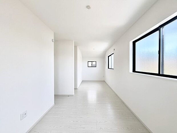 ～Bed Room～　お子様の成長に合わせて住まいのレイアウトも変わります。思春期のプライバシーを重視したり、成長に合わせて机やベットを配置したり。将来を見越しての住まい選びも大切です。