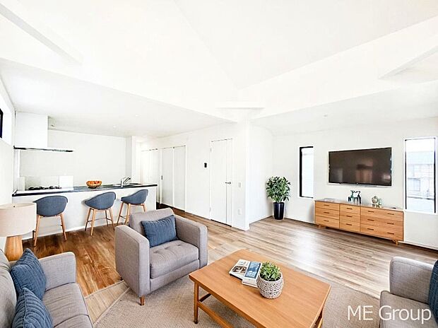 開放感を感じながら家族団らんが楽しめる２階リビング！　※家具はCGです