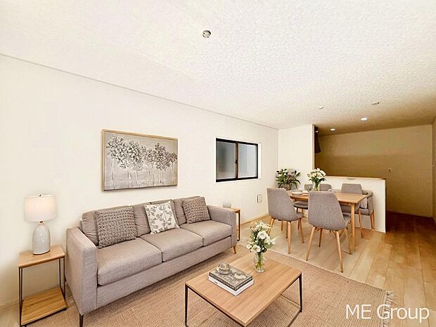 ◆２号棟◆～Living～　家族の食事や団らんのほか、子どもを遊ばせたり、友人を招いたりするLDKは住まいの中心。長時間過ごす場所だから、その空間は住まい全体の居心地を左右します。  ※家具はCGです