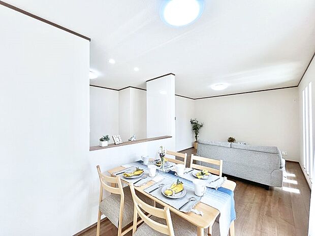 ◆2号棟◆～Living～　ここにはみんなが集い、食事と楽しい会話が始まる。話に夢中になりすぎて、ついつい時を忘れ夜半過ぎになってしまう。そんな束の間の幸せを感じさせてくれる場所でありたい。