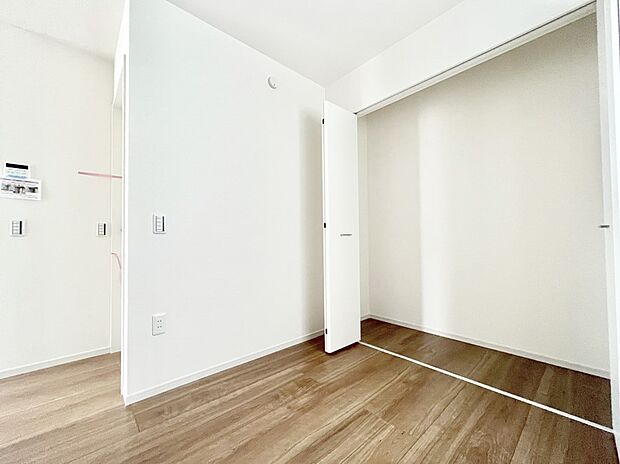 キッチン奥の洋室です。