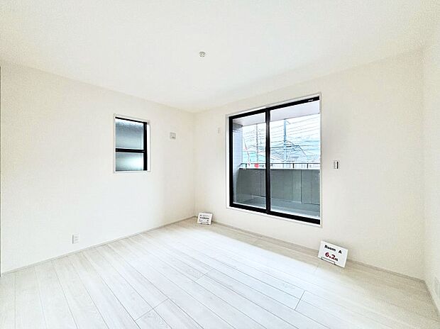 ◆1号棟◆～Bed Room～2面採光を確保した明るい室内は、風通しも良く、大変居心地の良い空間となっております。爽やかな風を感じて起きる朝は、快適生活の始まりに！