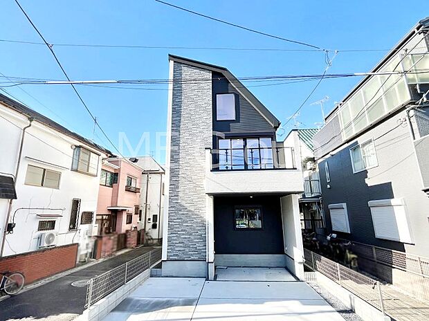 堂々完成!たっぷりの陽光と開放感に包まれる明るい住まい。