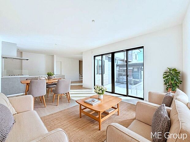 対面キッチン&リビングイン階段を採用した家族の絆深まるLDK ※家具はCGです