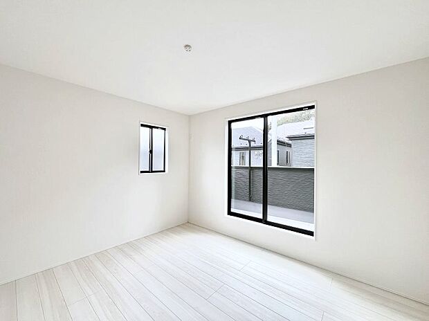 明るいバルコニーサイドに洋室を設置。目覚めの良い寝室に。