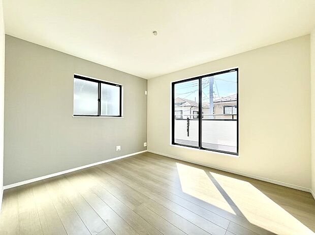 ◆A号棟◆~Bed Room~ 「今日も一日お疲れ様」とご夫婦でゆったりくつろげる寝室。毎日の家事やお仕事に疲れた日はフカフカのベットで癒されてください。本棚をおいても快適な広さが自慢♪