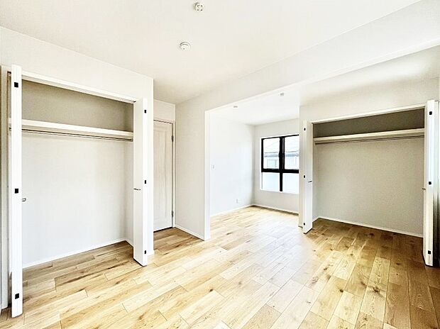 ～Bed Room～　お子様の成長に合わせて住まいのレイアウトも変わります。思春期のプライバシーを重視したり、成長に合わせて机やベットを配置したり。将来を見越しての住まい選びも大切です。