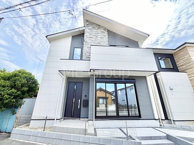 ◆1号棟◆ ~Exterior~ 確かな技術で築かれた家は、その細部に至るまで、お客様の暮らしを想う心づかいが息づいています。その想いは、日々の安心と快適さとなってお客様の暮らしを包み込みます。