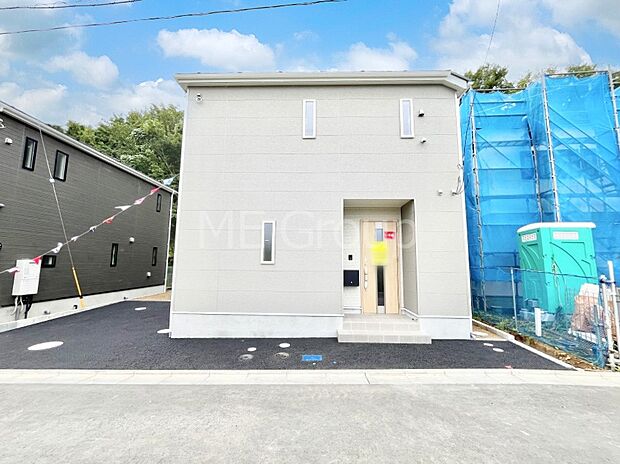 シンプルで落ち着きのある建物は住むかたの個性でオリジナルなものになっていきます。