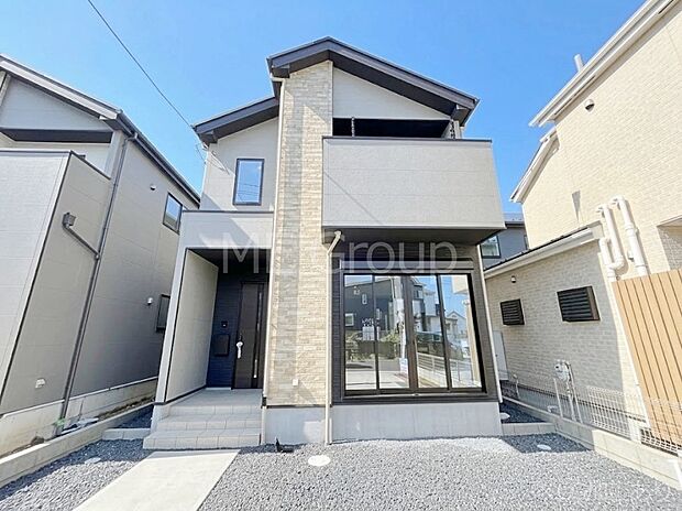 ~Exterior~ 駅近の利便性と豊かな自然を享受する住環境のもと、彩り豊かな快適な暮らしは、家族を笑顔にしてくれそうです。日々の時間がより心地よいものになります。