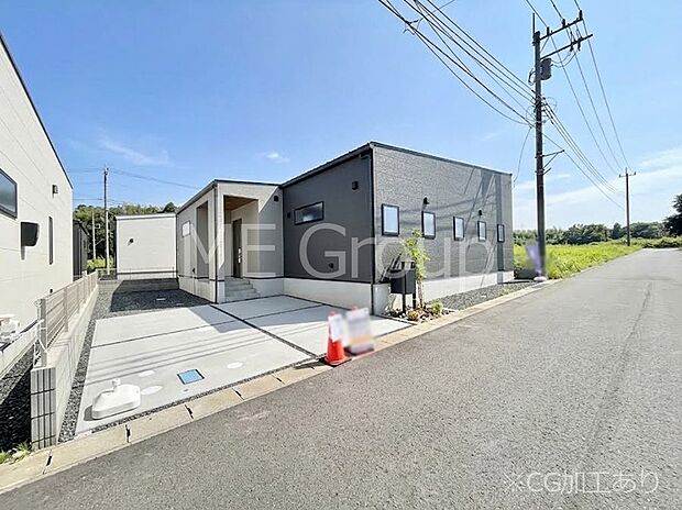 【前面道路含む現地写真】~Exterior~ 前面道路は閑静な住宅地をはしる車通りの少ない道路。駐車の出し入れもらくらくです!ご不明点・現地見学のご希望は、お気軽にお問い合わせください!