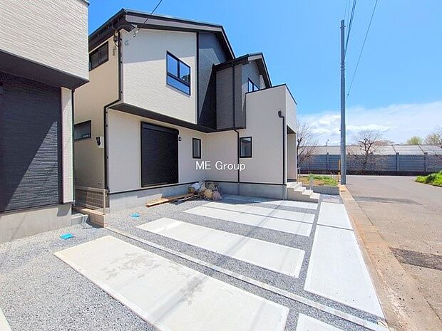 【駐車場】～Parking～　駐車場２台置けます！(車種による)自転車置き場や物置場として、お子様の遊ぶスペースとして、ゆとりある敷地だからこそ可能な多用途にご利用いただけるスペースです。