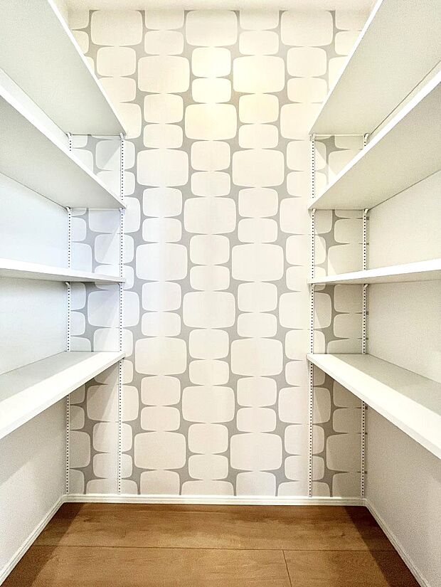 【キッチン横収納】◆1号棟◆キッチン横収納!食材のストックはもちろん、日用品の収納など使い方はいろいろ!