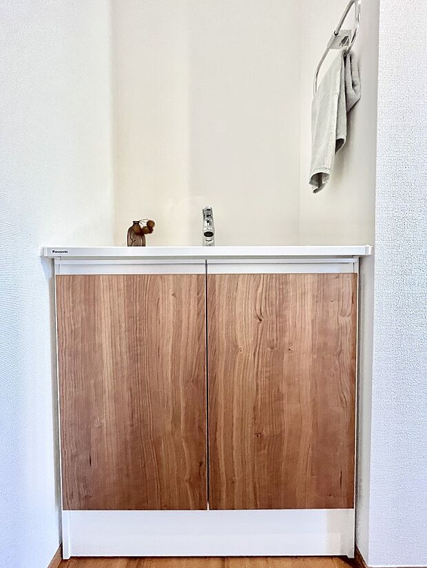 【その他設備(手洗い器)】玄関を入ってすぐに手洗い器を設置    