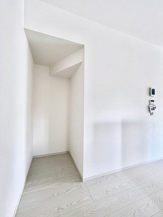 【その他設備(パントリー)】キッチンにはパントリー！食材のストックはもちろん、日用品の収納など使い方はいろいろ！