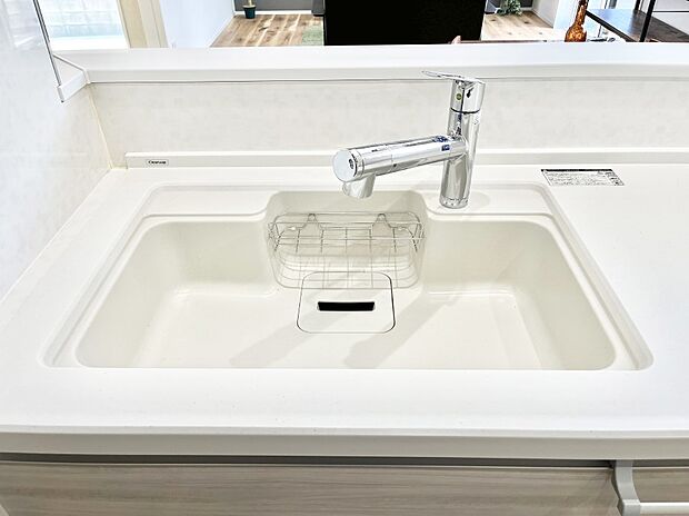 【その他設備(浄水器)】いつでも清潔なおいしいお水を。一つの水栓で水道水と浄水を使い分け。